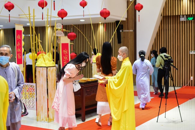 Chùm ảnh mồng một Tết Nhâm Dần